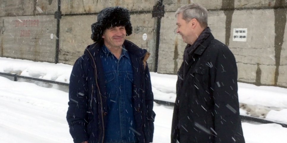 At the exit from the pre-trial detention center: Artur Severinchik (left) and lawyer Dmitry Kolobov
