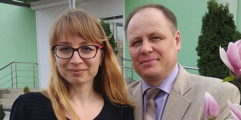 Foto: Anna e Aleksandr Solovyov antes do início da ação penal
