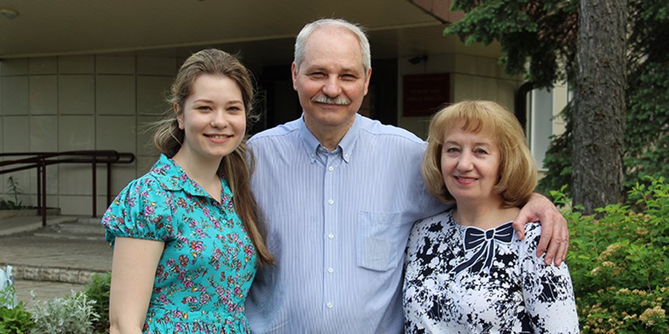 Photo : Gennadiy Shpakovskiy avec sa famille avant le prononcé de la peine