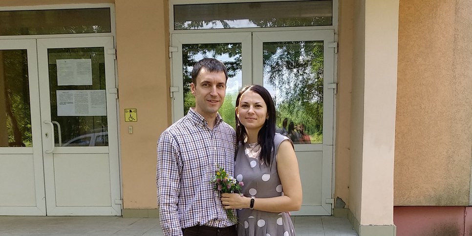 Photo : Evgeny Spirin avec sa femme avant l’annonce du verdict