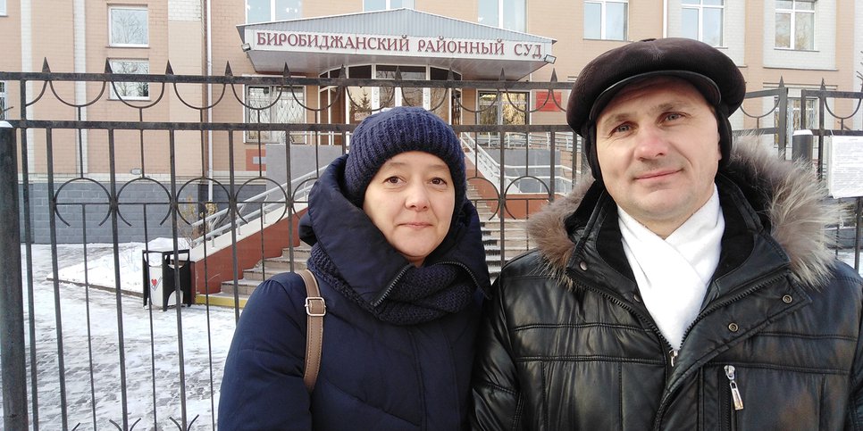 사진: 예브게니 골릭과 그의 아내. Birobidzhan, 2021년 1월 20일.