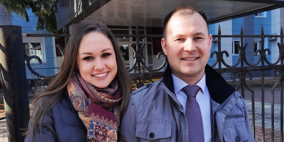 Auf dem Foto: Artur und Anna Lokhvitsky am Tag der Urteilsverkündung