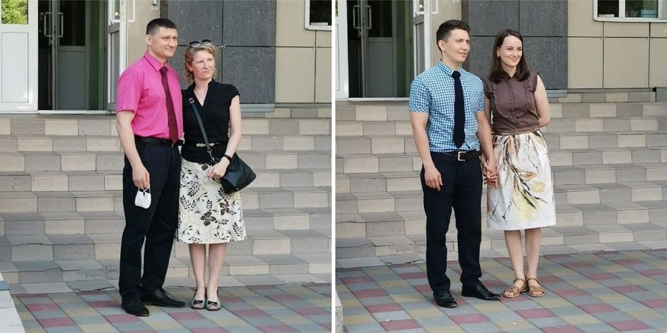 Auf dem Foto: Alexej Bertschuk und Dmitri Golik mit ihren Ehefrauen vor der Urteilsverkündung