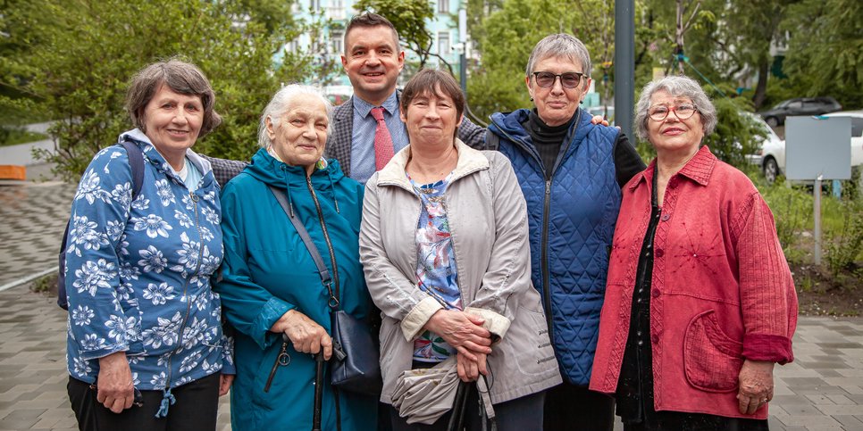 En la foto: Raisa Usanova, Nina Purge, Valentin Osadchuk, Nadezhda Anoykina, Nailya Kogay y Lyubov Galaktionova