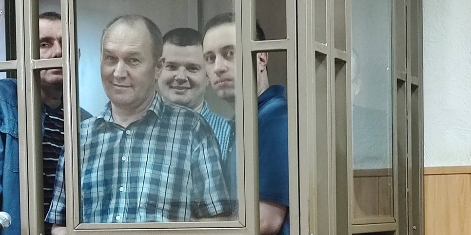 Четверо из шести осужденных (Разумов Евгений, Попов Владимир, Дядькин Алексей и Моисеев Никита) в день оглашения приговора
