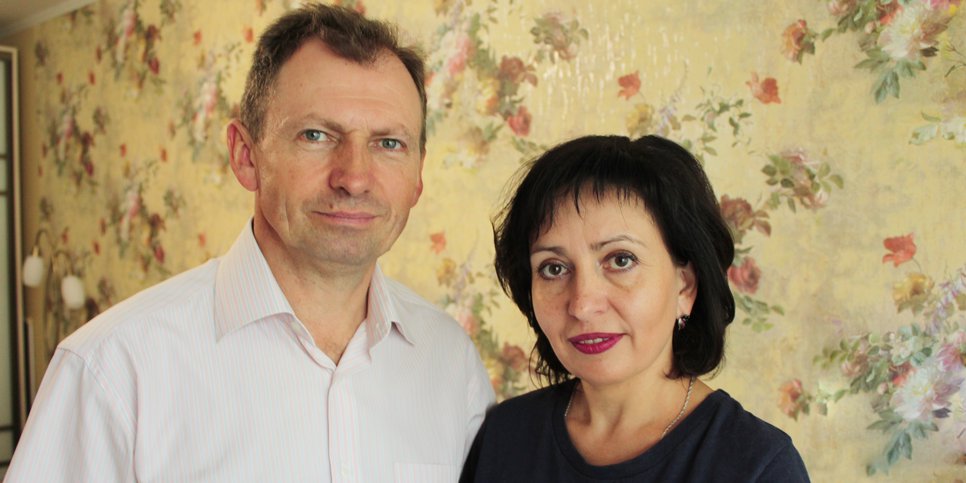 照片中：安德烈·丹尼尔扬（Andrey Danielyan）和他的妻子