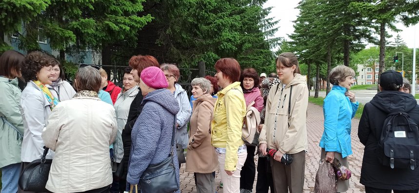 Друзья и родные верующих в ожидании решения суда апелляционной инстанции