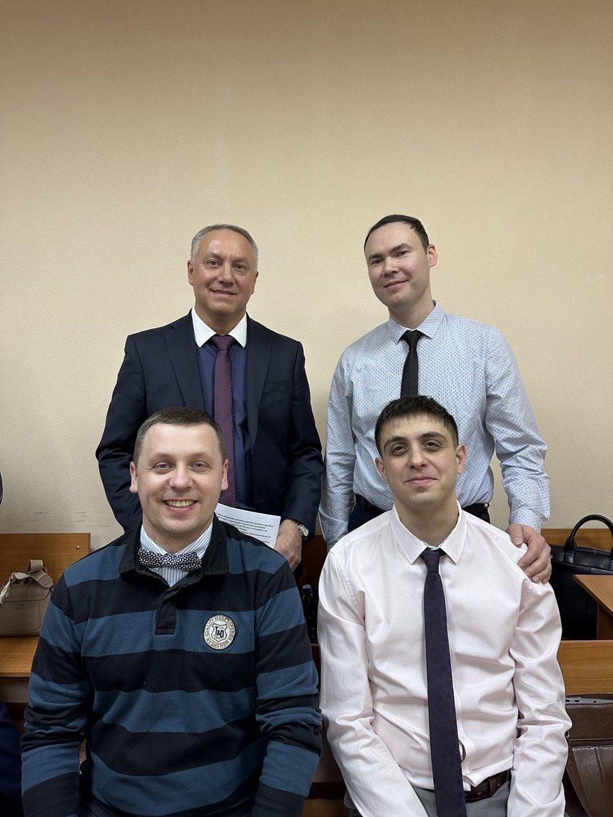 Accusés dans la salle d’audience pendant une pause