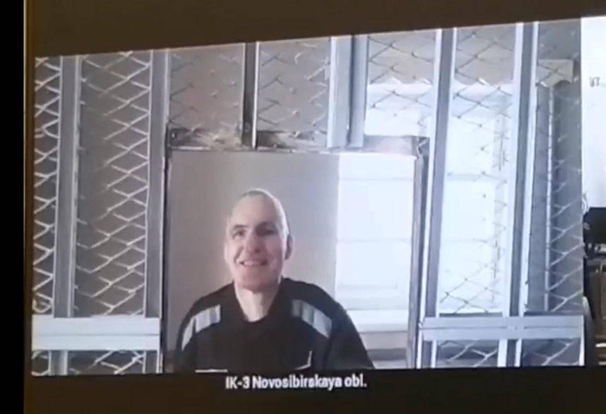 Andrey Vlasov participa en la audiencia judicial por videoconferencia desde la colonia penal